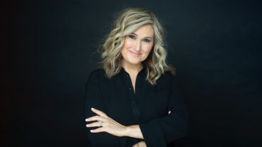 Jennifer Valentyne Headshot